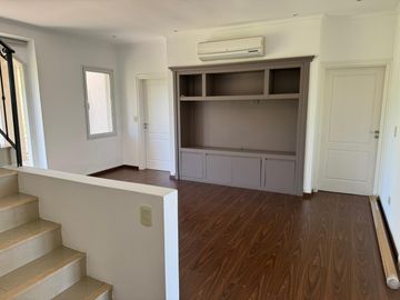 Casa en Venta  SAN ISIDRO LABRADOR a la LAGUNA , VILLANUEVA. TIGRE