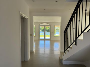 Casa en Venta  SAN ISIDRO LABRADOR a la LAGUNA , VILLANUEVA. TIGRE