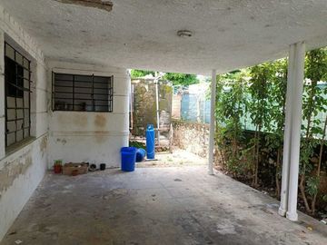 Casa en Venta de una planta en la Col. Itzimná en esquina con amplio terreno