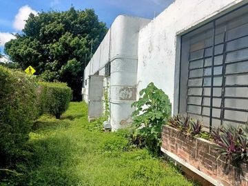 Casa en Venta de una planta en la Col. Itzimná en esquina con amplio terreno