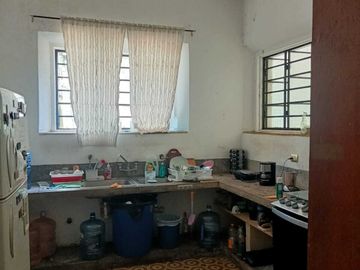 Casa en Venta de una planta en la Col. Itzimná en esquina con amplio terreno