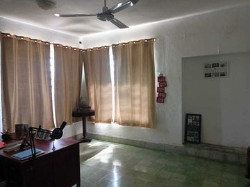 Casa en Venta de una planta en la Col. Itzimná en esquina con amplio terreno