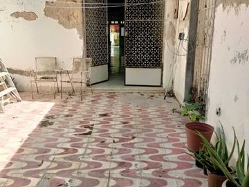 Casa en Venta de una planta en la Col. Itzimná en esquina con amplio terreno