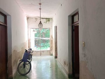 Casa en Venta de una planta en la Col. Itzimná en esquina con amplio terreno