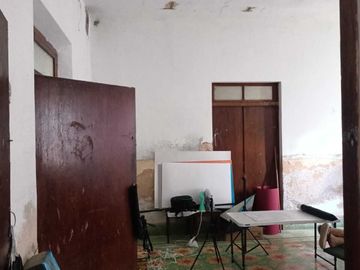 Casa en Venta de una planta en la Col. Itzimná en esquina con amplio terreno