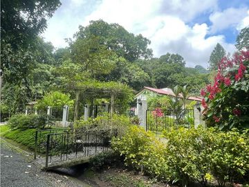 Se Vende Hermosa y Acogedora Casa en Altos del Maria