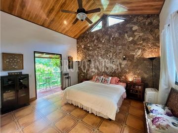 Se Vende Hermosa y Acogedora Casa en Altos del Maria