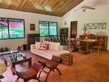 Se Vende Hermosa y Acogedora Casa en Altos del Maria