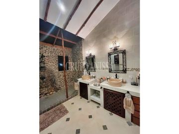 Se Vende Hermosa y Acogedora Casa en Altos del Maria