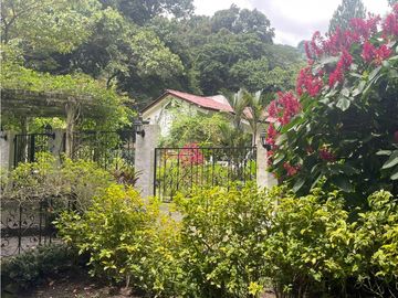 Se Vende Hermosa y Acogedora Casa en Altos del Maria