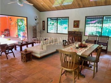 Se Vende Hermosa y Acogedora Casa en Altos del Maria