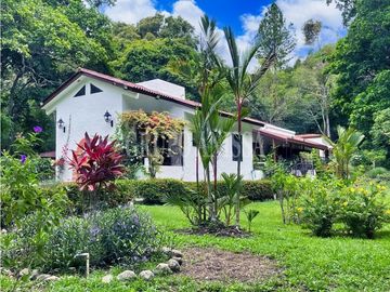 Se Vende Hermosa y Acogedora Casa en Altos del Maria