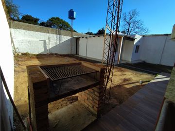 VENTA DE 2 CASAS ZONA QUARANTA Y 213