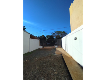 VENTA DE 2 CASAS ZONA QUARANTA Y 213