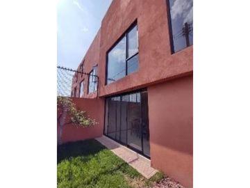 Casa En Venta En Fraccionamiento En Zerezotla