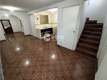 Casa en Venta REMODELADA en PASEO DEL PRADO en Juárez NL MZC