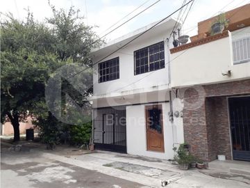 Casa en Venta REMODELADA en PASEO DEL PRADO en Juárez NL MZC