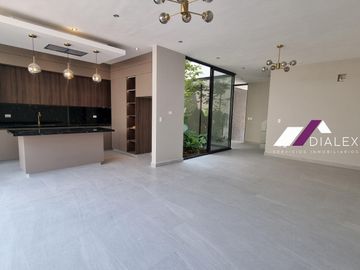 Casa en VENTA Fracc. Brisas del Vergel -CARRETERA NACIONAL- Monterrey, Nuevo León.