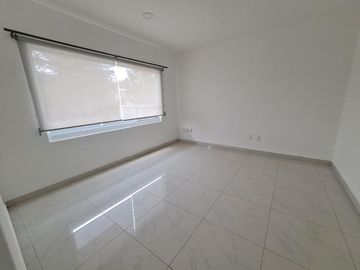 VENTA DE CASA EN CHILUCA (3 NIVELES)