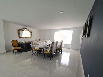 VENTA DE CASA EN CHILUCA (3 NIVELES)