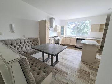 VENTA DE CASA EN CHILUCA (3 NIVELES)