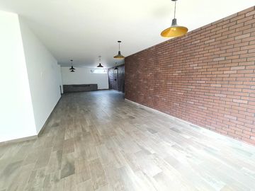VENTA DE CASA EN CHILUCA (3 NIVELES)