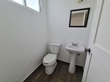 VENTA DE CASA EN CHILUCA (3 NIVELES)