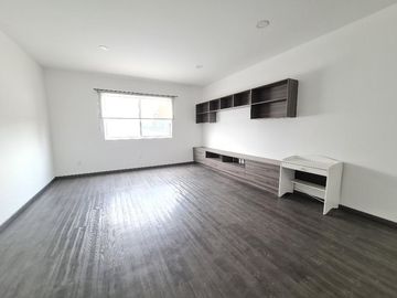 VENTA DE CASA EN CHILUCA (3 NIVELES)