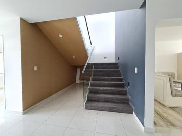 VENTA DE CASA EN CHILUCA (3 NIVELES)