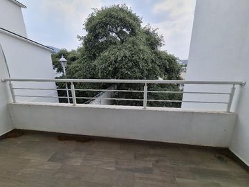 VENTA DE CASA EN CHILUCA (3 NIVELES)