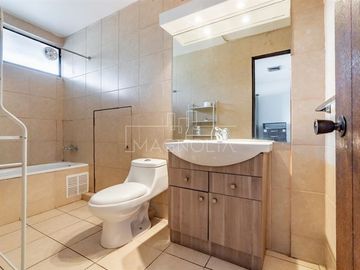 Casa en Venta en luis pasteur con Lo recabarren