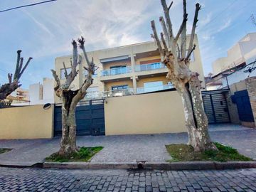 Departamento en  VENTA 2 AMB CON TERRAZA PROPIA Y COCHERA. RAMOS MEJIA