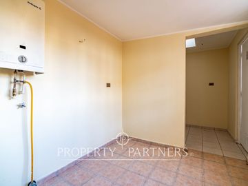 Casa en condominio de tres niveles en San Joaquin