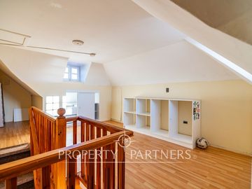 Casa en condominio de tres niveles en San Joaquin