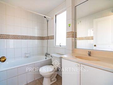 Casa en condominio de tres niveles en San Joaquin