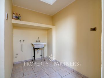 Casa en condominio de tres niveles en San Joaquin