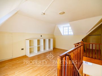 Casa en condominio de tres niveles en San Joaquin