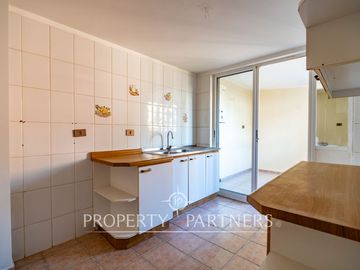 Casa en condominio de tres niveles en San Joaquin