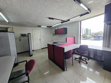 VENTA O RENTA OFICINA AMOBLADA, sector Jipijapa