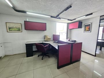 VENTA O RENTA OFICINA AMOBLADA, sector Jipijapa