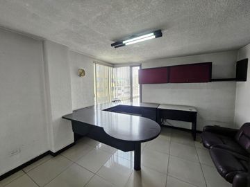 VENTA O RENTA OFICINA AMOBLADA, sector Jipijapa