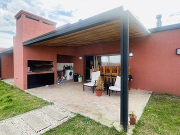 Casa de dos dormitorios en Sicardi en Venta