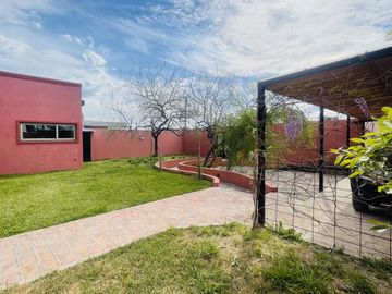 Casa de dos dormitorios en Sicardi en Venta