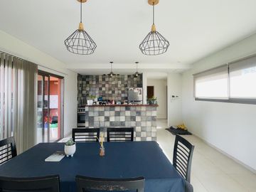 Casa de dos dormitorios en Sicardi en Venta