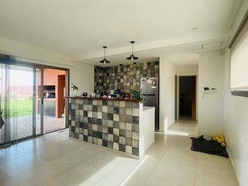 Casa de dos dormitorios en Sicardi en Venta