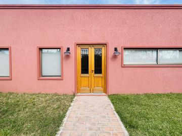Casa de dos dormitorios en Sicardi en Venta