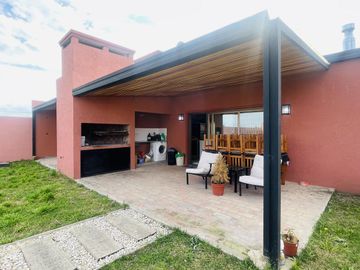 Casa de dos dormitorios en Sicardi en Venta