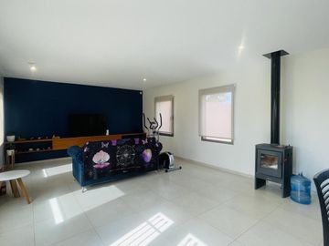 Casa de dos dormitorios en Sicardi en Venta