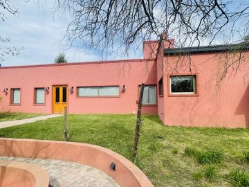Casa de dos dormitorios en Sicardi en Venta