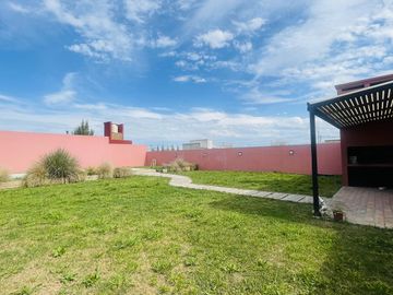 Casa de dos dormitorios en Sicardi en Venta